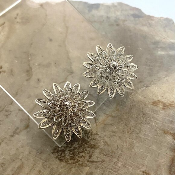 VTG Sterling Silver 925 Filigree Spun Silver Layered Flower Screwback Earrings - Picture 4 of 16